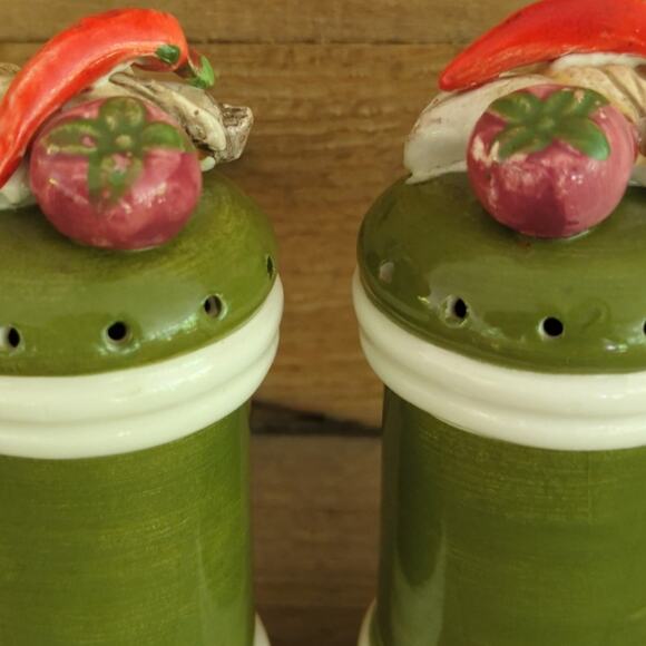 Vintage Garden Harvest by Arnart Salt and Pepper Shakers Made in Japan - Picture 6 of 10